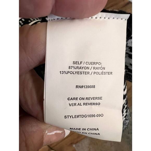 NWT Taylor & Sage size small black & white sweater dress - Picture 3 of 3